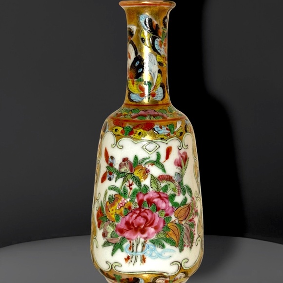 Vintage Chinese Rose Medallion Gilt Vase w/ Handpainted Flowers & Butterflies 6" - Picture 2 of 14